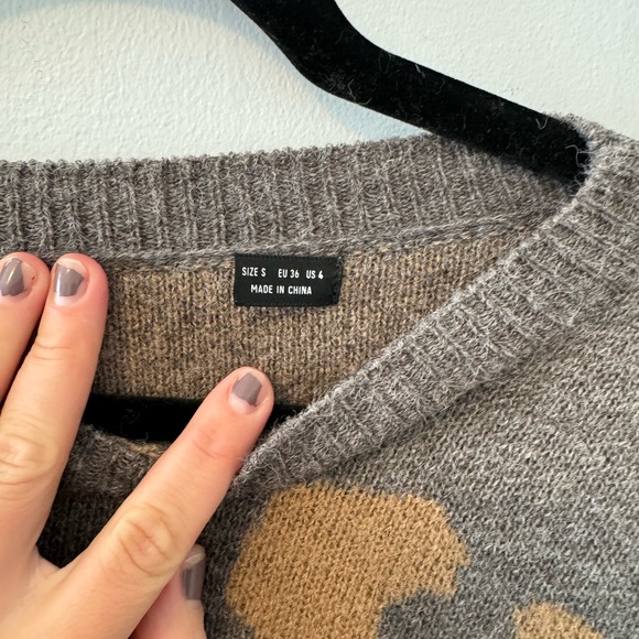 NWOT Cozy oversized Drop Shoulder Fluffy Knit Sweater in Grey w/rust brown - S - Picture 7 of 8